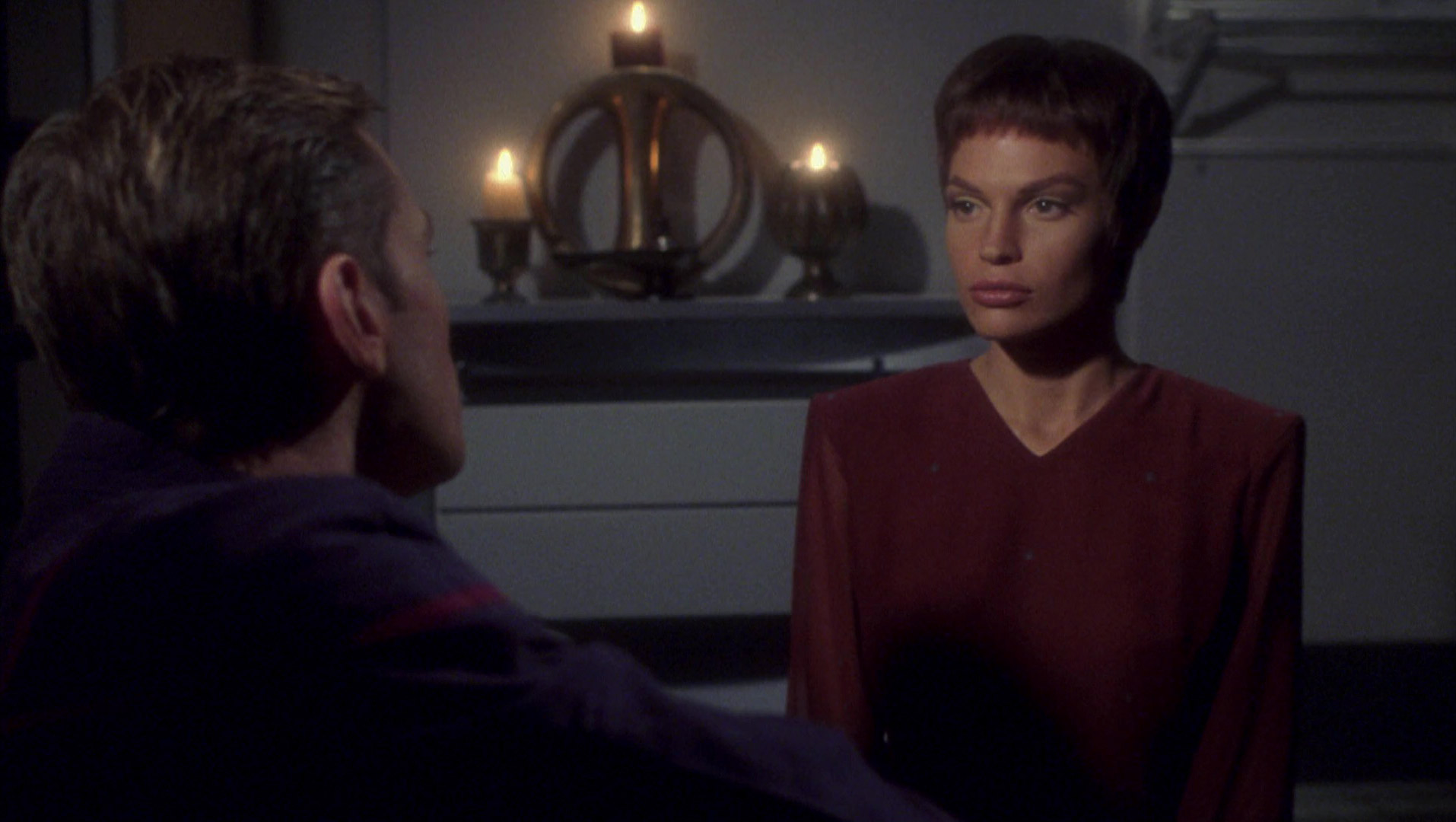 Trip speaks with T'Pol in her quarters