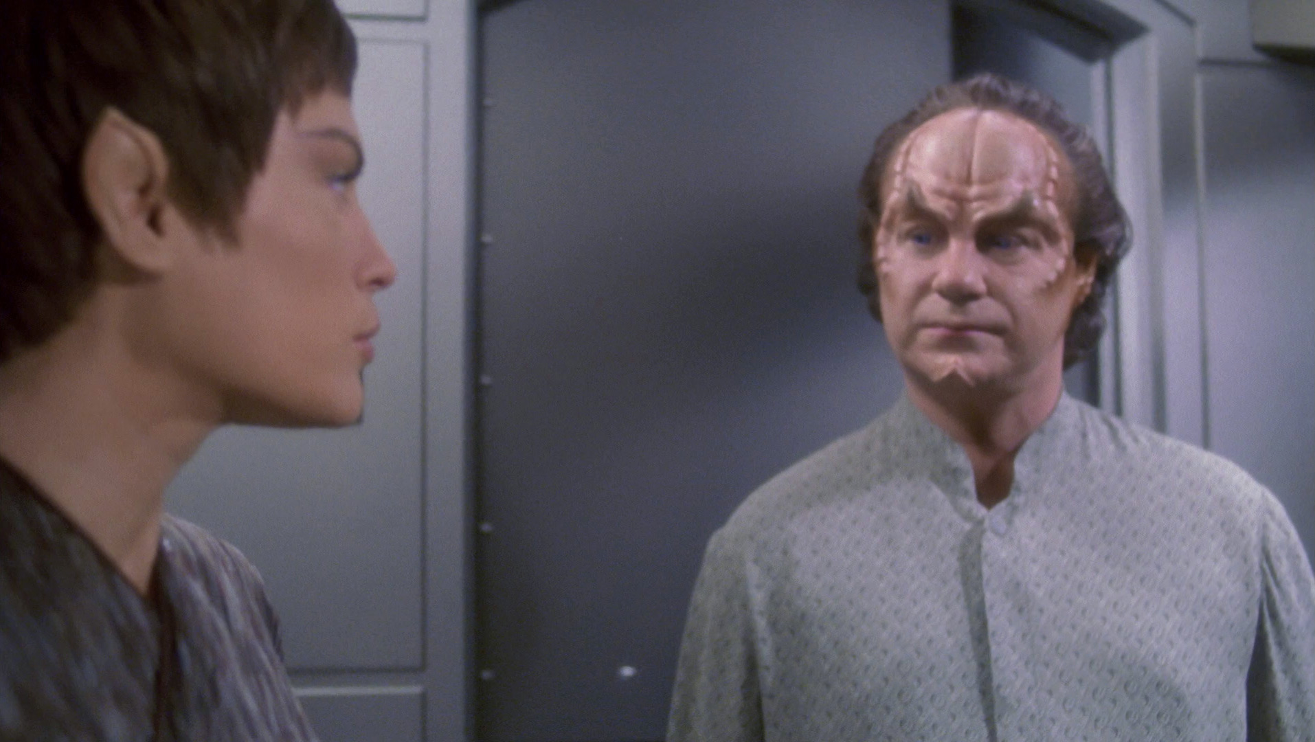 T'Pol and Phlox discuss her condition