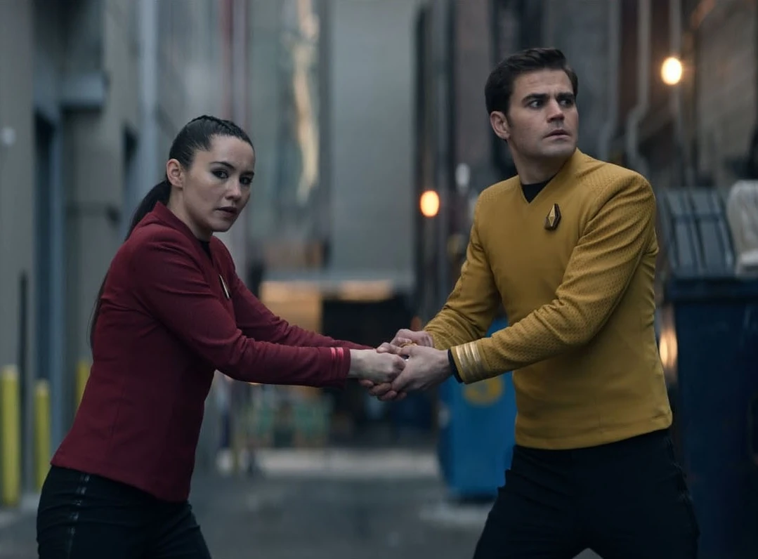 La'an and an alternate Jim Kirk on 21st Century Earth